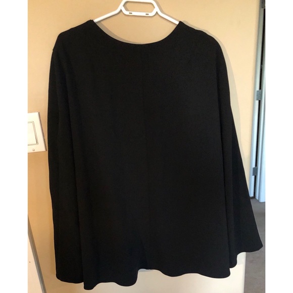 Tess Holiday Cape - Picture 2 of 4